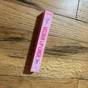 Jeffree Star Velour Lip Liner in Vibrant Pink